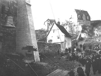 Foto von 1913, Aufzug der reparierten und neu geweihten groen Glocke